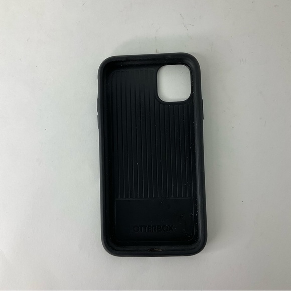 Otterbox Symmetry Black Protective Case iPhone 11 - Picture 5 of 5